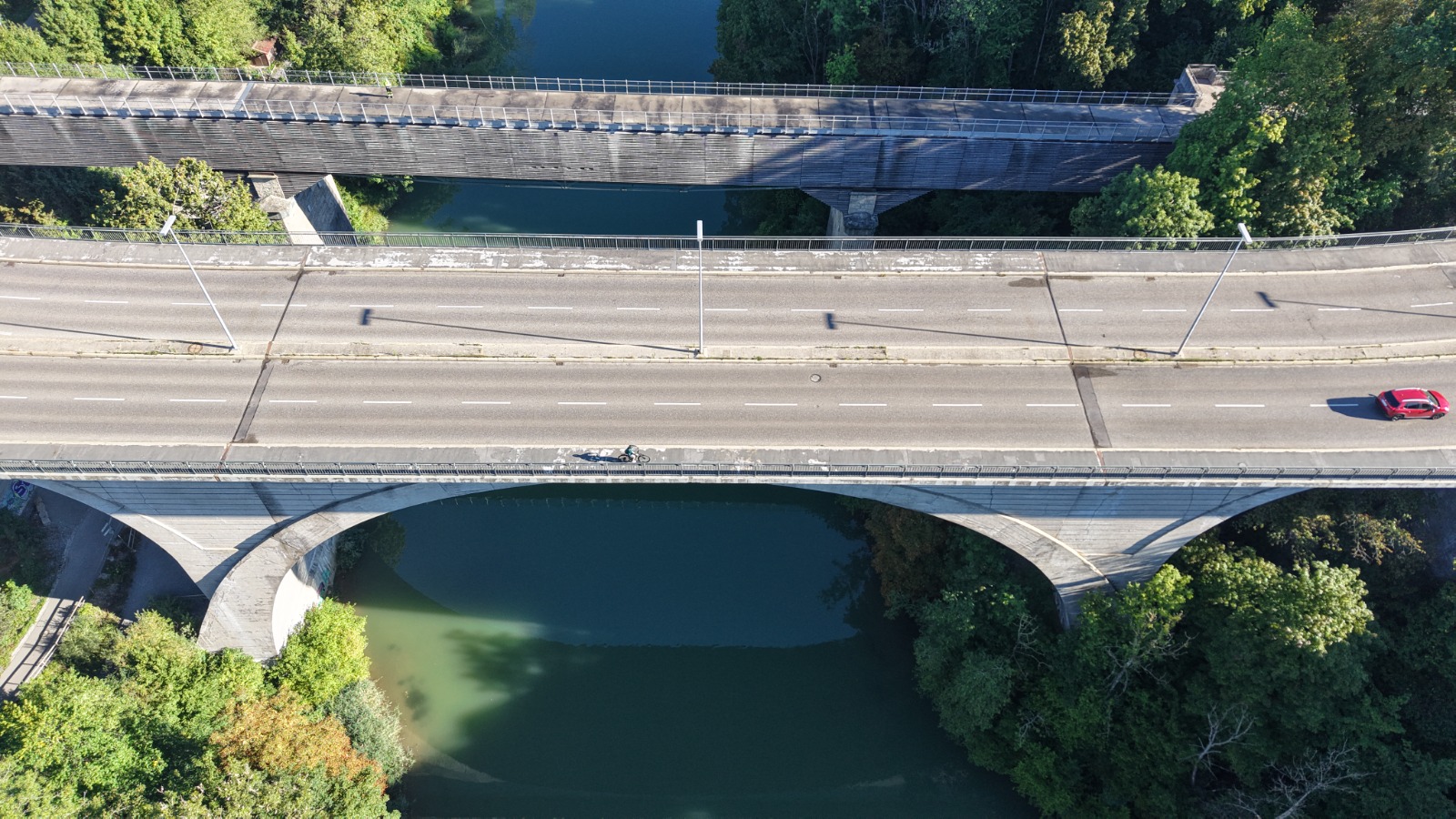 Drohnenaufnahmen einer Brücke
